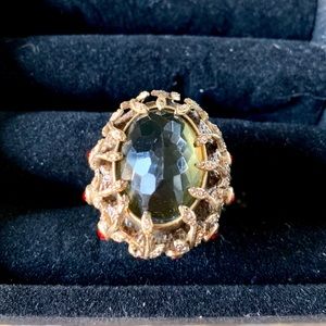 👑 RING FIT FOR A QUEEN  (or king)